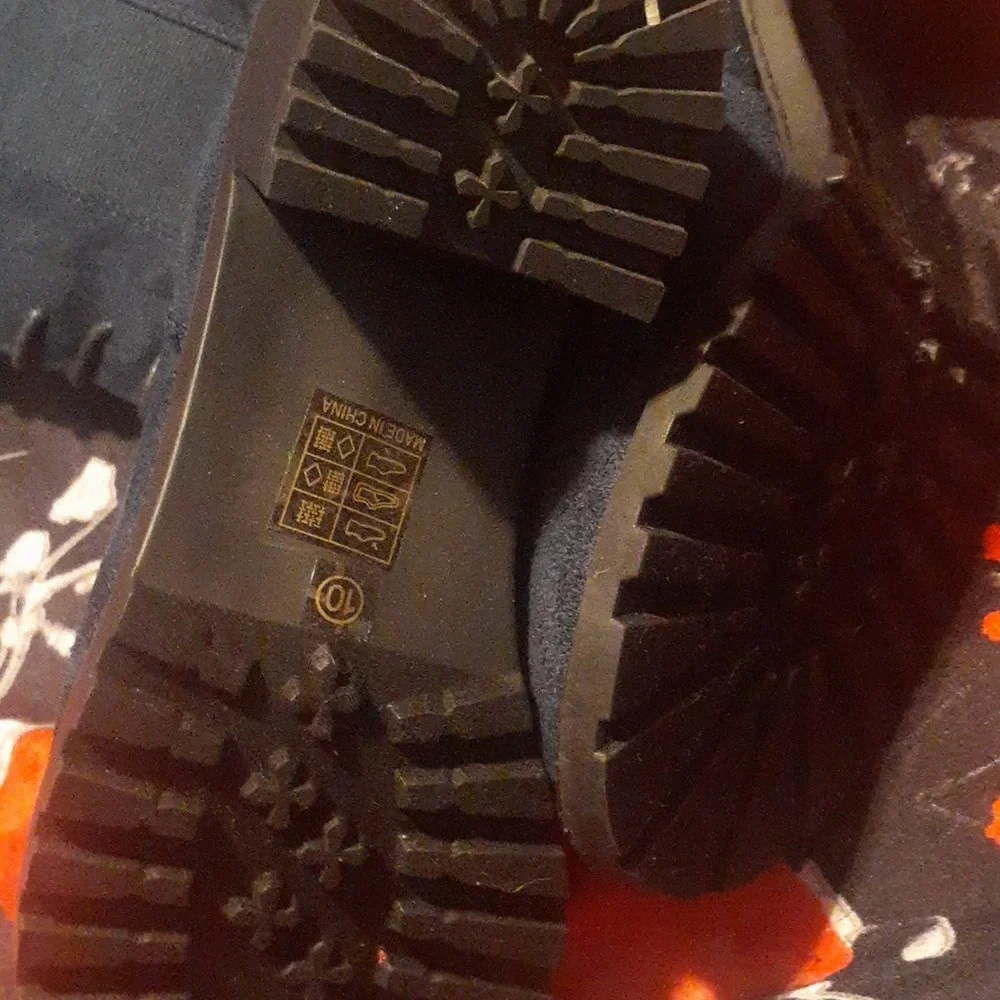 Boots - Picture 5 of 7